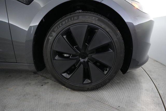 2025 Tesla Model 3 — photo 16 of 21
