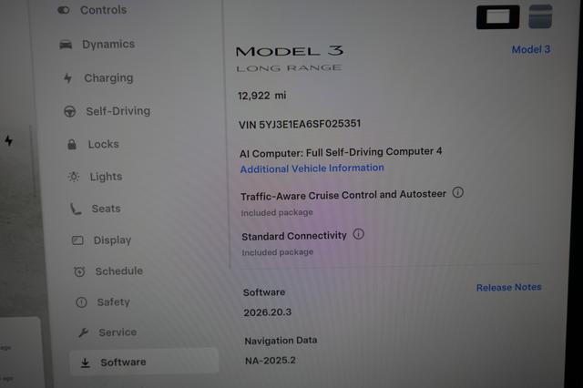 2025 Tesla Model 3 — photo 5 of 21