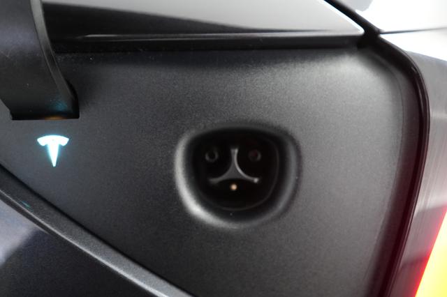 2025 Tesla Model 3 — photo 8 of 24