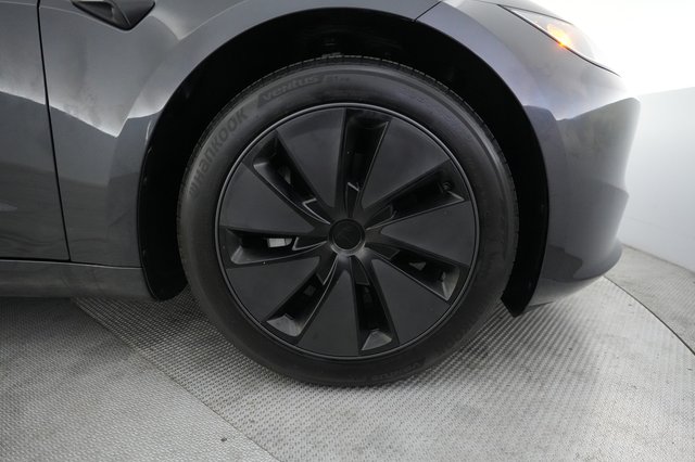 2025 Tesla Model 3 — photo 16 of 24