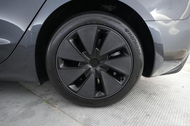 2025 Tesla Model 3 — photo 7 of 24