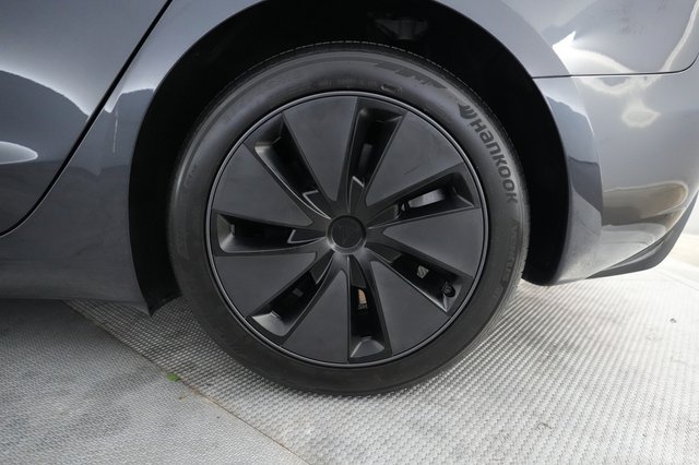 2025 Tesla Model 3 — photo 7 of 24