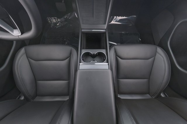 2025 Tesla Model 3 — photo 22 of 24