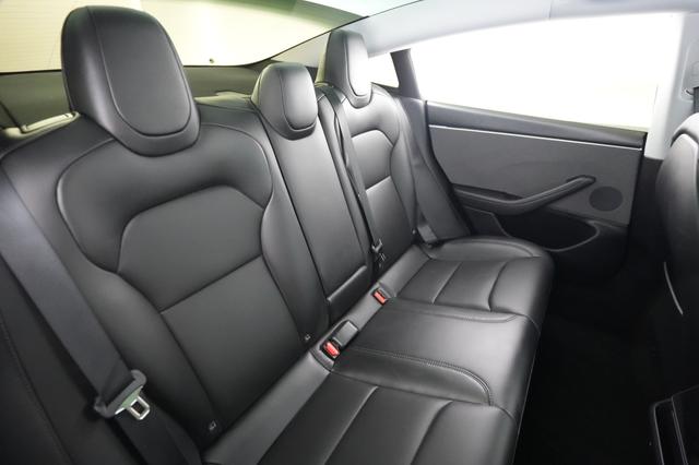 2025 Tesla Model 3 — photo 4 of 24