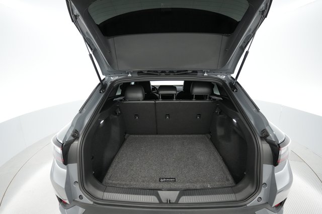 2023 Volkswagen ID.4 — photo 6 of 22