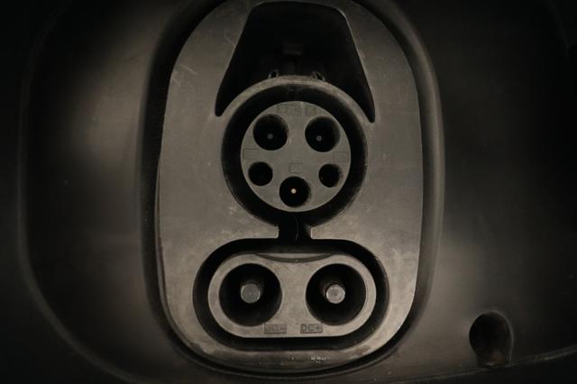 2023 Volkswagen ID.4 — photo 8 of 22
