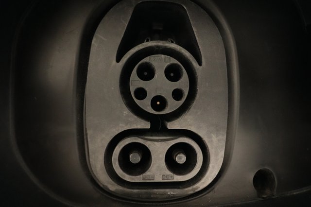 2023 Volkswagen ID.4 — photo 8 of 22