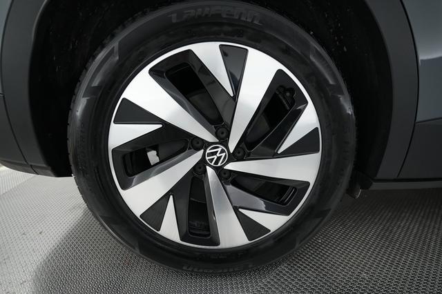 2023 Volkswagen ID.4 — photo 7 of 22