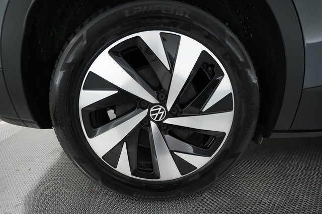 2023 Volkswagen ID.4 — photo 7 of 22