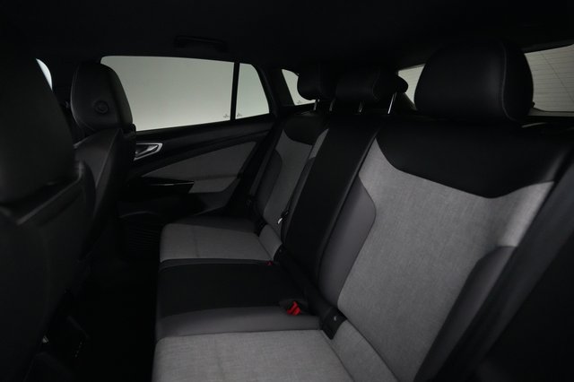 2023 Volkswagen ID.4 — photo 17 of 22