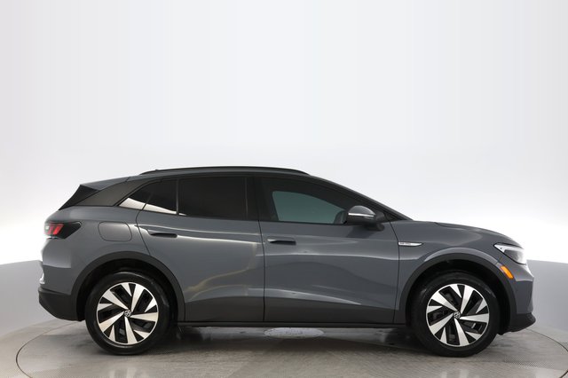 2023 Volkswagen ID.4 — photo 10 of 22