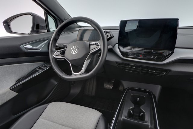2023 Volkswagen ID.4 — photo 18 of 22