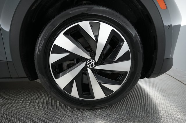 2023 Volkswagen ID.4 — photo 13 of 22