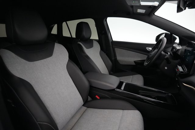 2023 Volkswagen ID.4 — photo 16 of 22