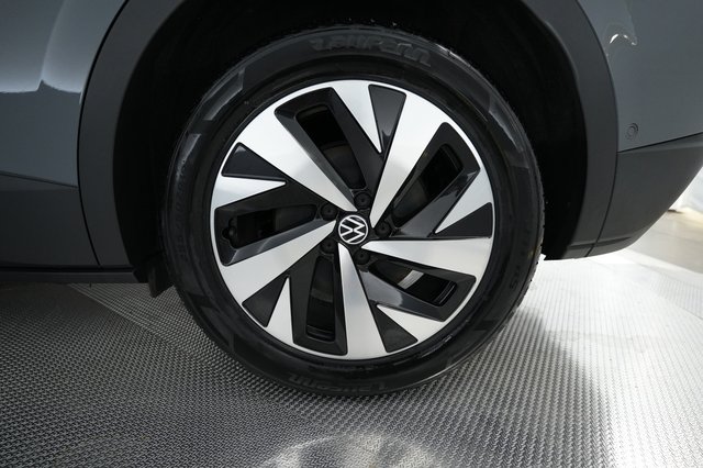 2023 Volkswagen ID.4 — photo 15 of 22