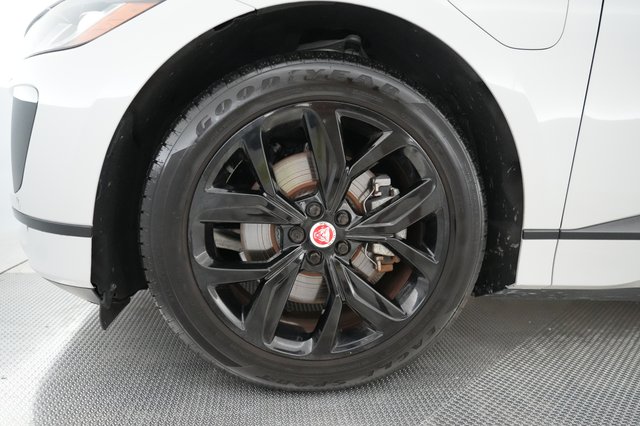 2023 Jaguar I-Pace — photo 16 of 25