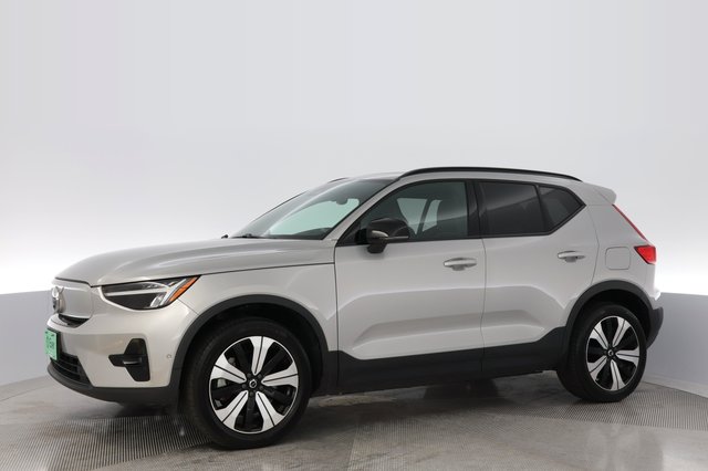 2023 Volvo XC40 Recharge — photo 14 of 23