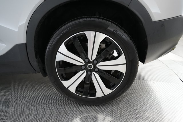 2023 Volvo XC40 Recharge — photo 17 of 23