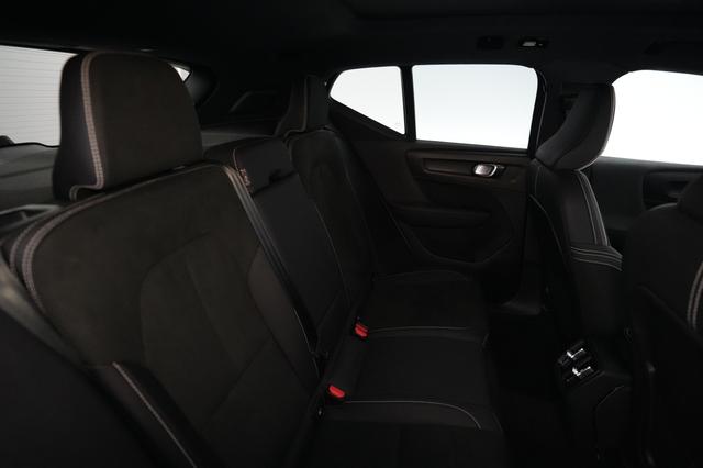 2023 Volvo XC40 Recharge — photo 4 of 23