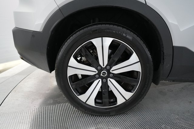2023 Volvo XC40 Recharge — photo 7 of 23