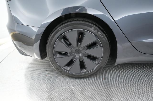 2024 Tesla Model 3 — photo 7 of 19