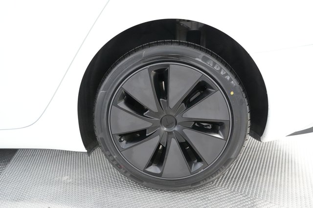 2024 Tesla Model 3 — photo 17 of 23