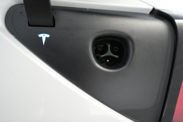 2024 Tesla Model 3 — photo 8 of 23
