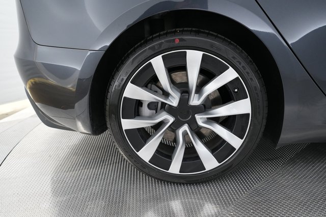 2024 Tesla Model 3 — photo 7 of 21