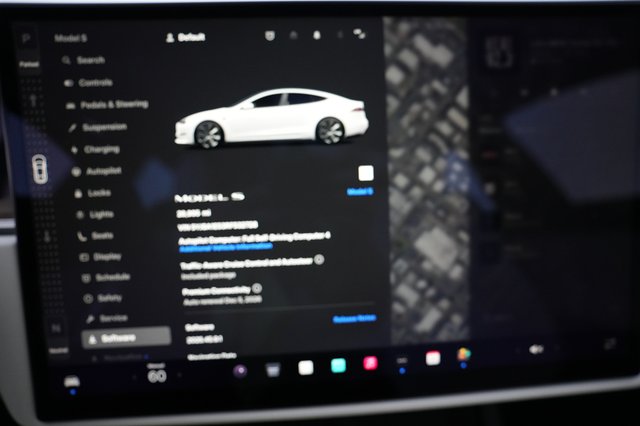 2024 Tesla Model S — photo 5 of 19