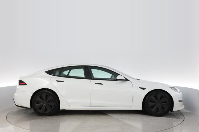 2024 Tesla Model S — photo 10 of 19