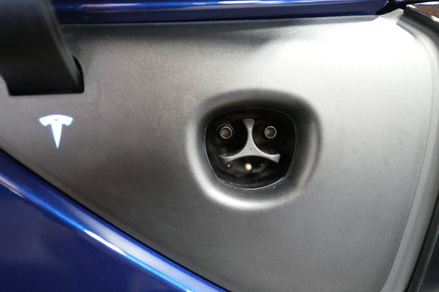 2024 Tesla Model Y — photo 8 of 28
