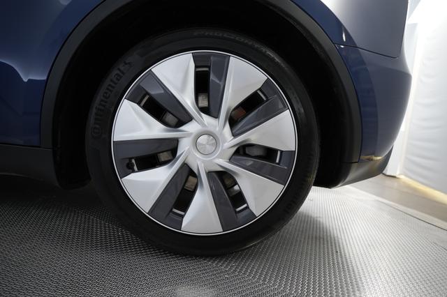 2024 Tesla Model Y — photo 7 of 28