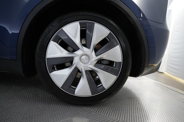 2024 Tesla Model Y — photo 7 of 28