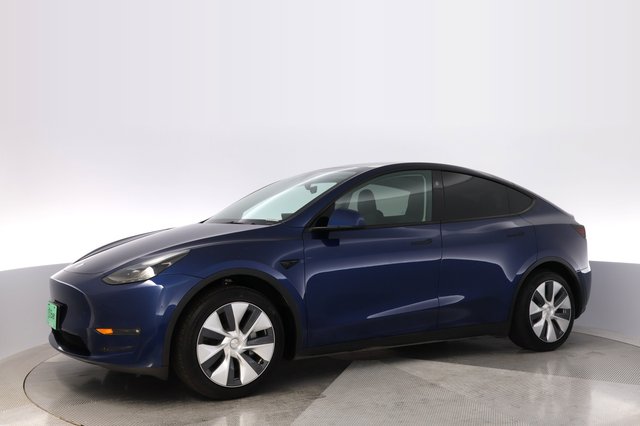2024 Tesla Model Y — photo 14 of 28