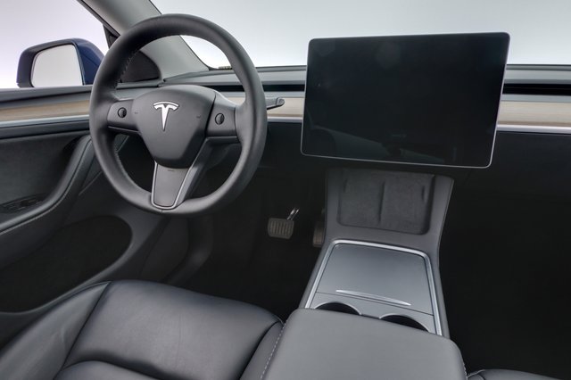 2024 Tesla Model Y — photo 22 of 28