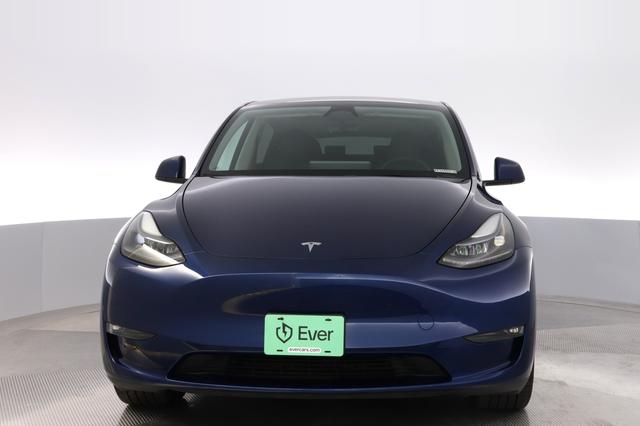 2024 Tesla Model Y — photo 9 of 28