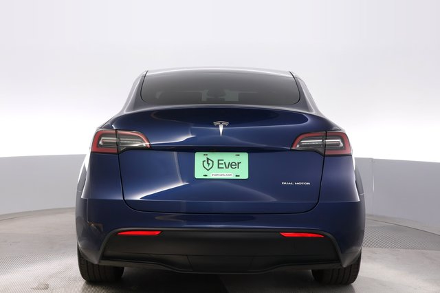 2024 Tesla Model Y — photo 12 of 28