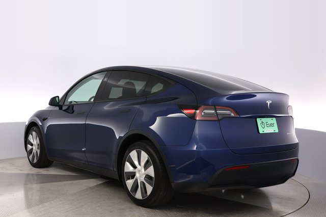 2024 Tesla Model Y — photo 13 of 28