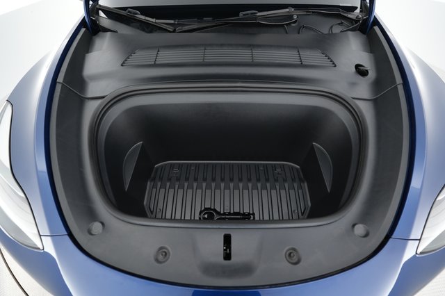 2024 Tesla Model Y — photo 25 of 28