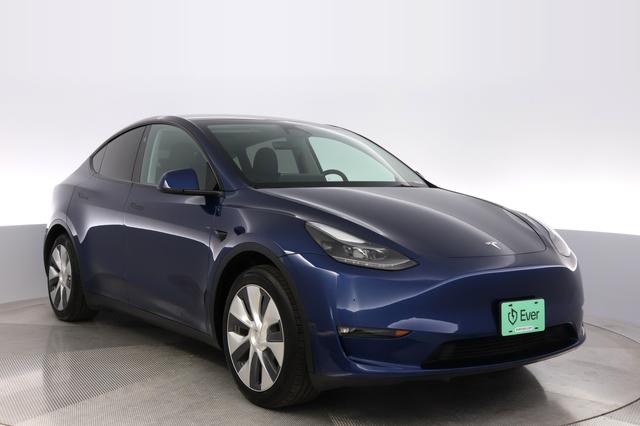 2024 Tesla Model Y — photo 10 of 28