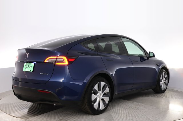 2024 Tesla Model Y — photo 2 of 28