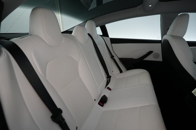 2025 Tesla Model 3 — photo 4 of 23