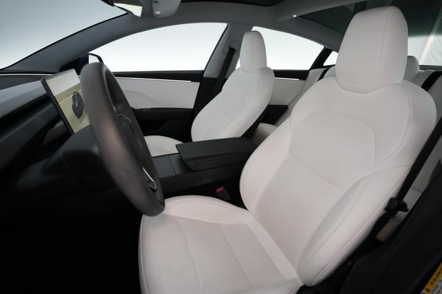 2025 Tesla Model 3 — photo 3 of 23