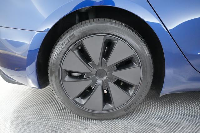 2025 Tesla Model 3 — photo 7 of 23
