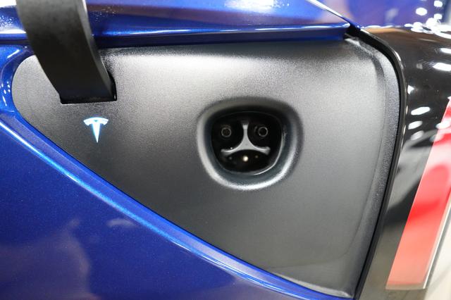 2025 Tesla Model 3 — photo 8 of 23