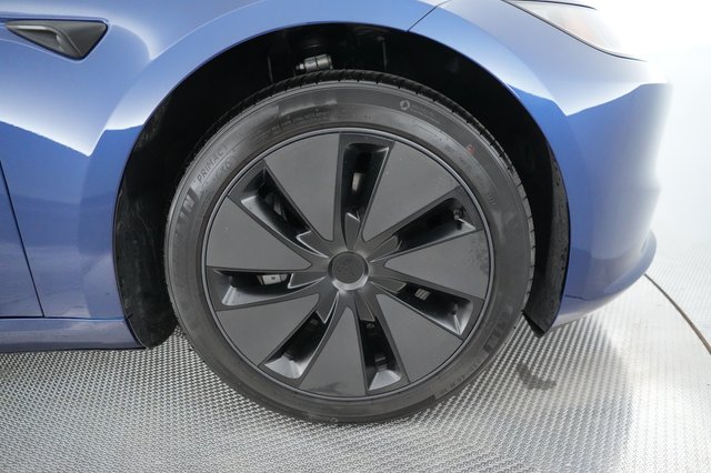 2025 Tesla Model 3 — photo 15 of 23