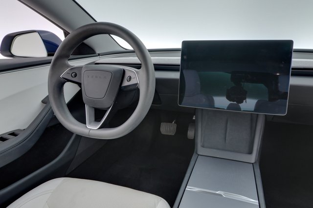 2025 Tesla Model 3 — photo 20 of 23