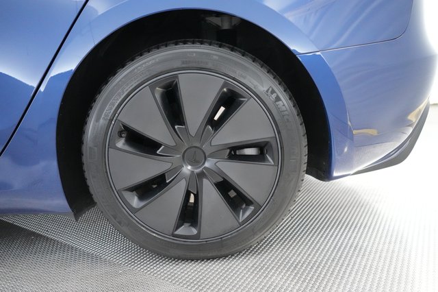 2025 Tesla Model 3 — photo 17 of 23