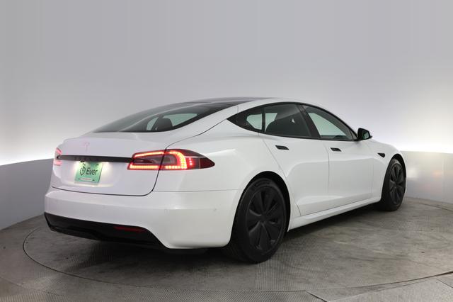 2022 Tesla Model S — photo 2 of 24
