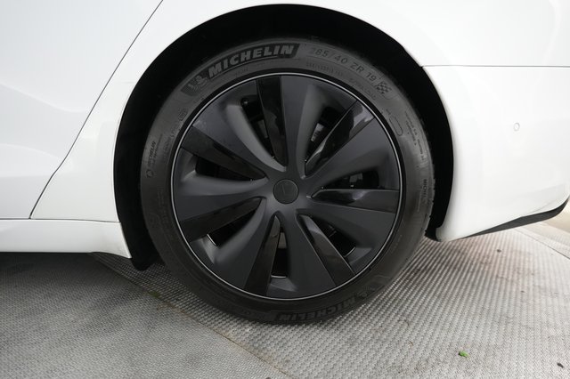 2022 Tesla Model S — photo 7 of 24